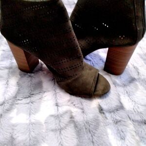Report Footwear Finna Perforated Peep Toe